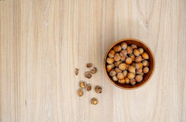 Kasede fındık var, yanında da birkaç kırık var. Düz yatıyordu.