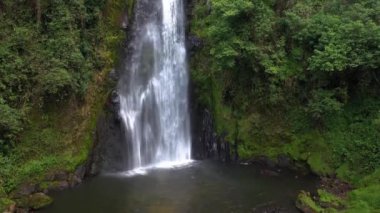 Cascada Grande in murillo - Tolima Kolombiya 'nın havadan çekimi 