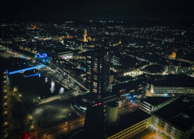 İHA 'dan Venlo şehrini gece görüşü, 