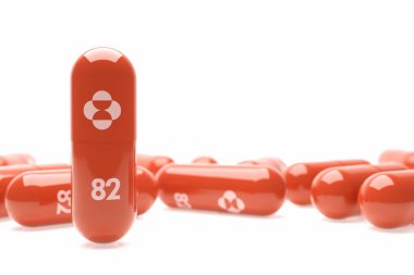 Corona virüsü (COVID-19) için Merck ve Co-3D Rending tarafından geliştirilen molnupiravir antiviral ilaç hapı. 5 Ekim 2021, Bangkok, Tayland.