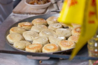 J festivalinde Çin Pastası Ay çöreği, fıstıklı çörek ve sıcak yağlı vejetaryen yemeği.