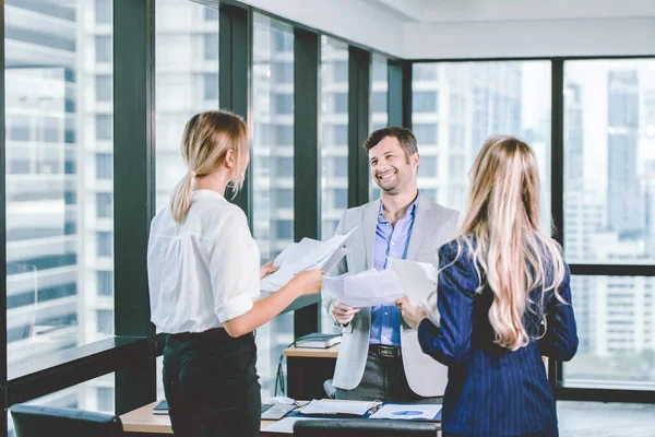 Grupo Gente Negocios Feliz Sonrisa Juntos Oficina Para Disfrutar Trabajar — Foto de Stock