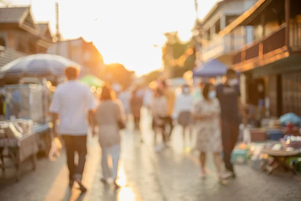 Unschärfe Menschen Fuß Der Einkaufsstraße Sonnenuntergang Schönes Licht Für Hintergrund — Stockfoto