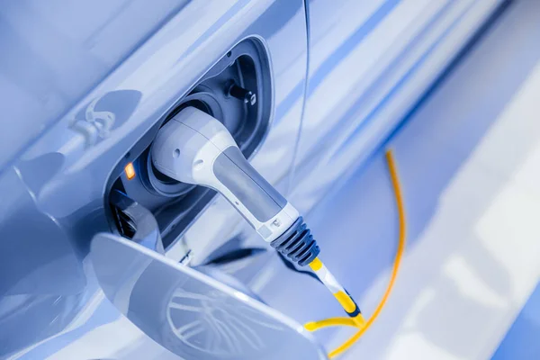 Electricidad Coche Coche Enchufe Carga Energía Central Eléctrica Concepto Conducción — Foto de Stock