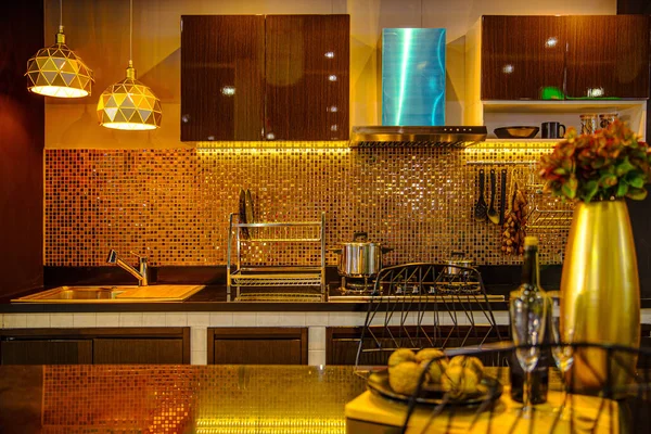 Μοντέρνα Πολυτελή Κουζίνα Premium Διακόσμηση Σπίτι Αμυδρό Φως Νύχτα Μαύρο — Φωτογραφία Αρχείου