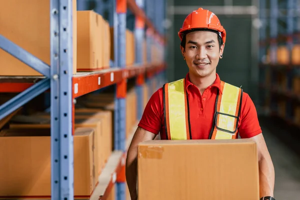 Warehouse Staff Worker Cargo Inventory Handle Goods Products Box Portrait — 图库照片