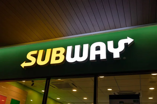 Subway American Fast Food Restaurant Franchise Sandwiches Salads Beverages Branding — стоковое фото