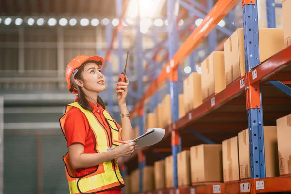 Warehouse Woman Foreman Staff Worker Work Cargo Inventory Products Box — Fotografia de Stock