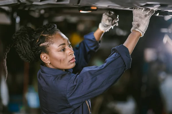 Black African Woman Mechanic Staff Worker Work Service Car Dirty — стоковое фото