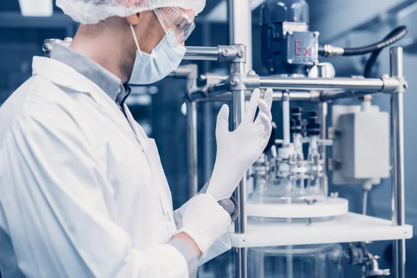 Laboratorio Scientifico Personale Medico Fabbrica Sicurezza Sul Lavoro Indossando Guanti — Foto Stock