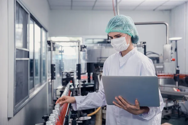 Lavoratori Del Personale Dell Industria Alimentare Delle Bevande Che Lavorano — Foto Stock