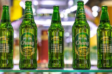 Chang Beer Tayland alkollü meşrubat büyük markalı Tayland birası dünya çapında popüler. Bangkok, Tayland 25 Mayıs 2022.