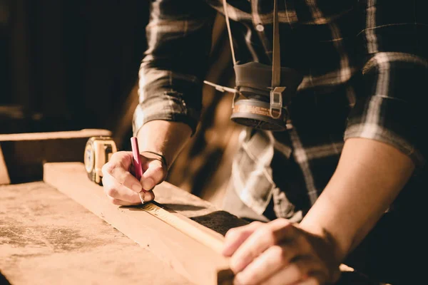 Timmerman Maken Meesterwerk Houtwerk Handgemaakte Meubels Fijne Maatregel Hout Workshop — Stockfoto