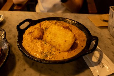 Bir yemeğin mutfak fotoğrafı.