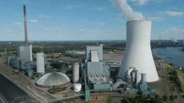 Duisburg, Kuzey Ren Vestfalya 'da bulunan sert kömürle çalışan Walsum Birim 10' un hava görüntüsü. Elektrik santralinin 750 Megawatt kapasitesi, elektrik, bölgesel ısıtma ve sanayi için buhar işleme kapasitesi vardır..