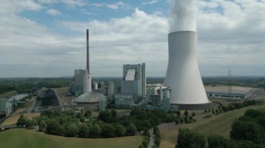 Duisburg, Kuzey Ren Vestfalya 'da bulunan sert kömürle çalışan Walsum Birim 10' un hava görüntüsü. Elektrik santralinin 750 Megawatt kapasitesi, elektrik, bölgesel ısıtma ve sanayi için buhar işleme kapasitesi vardır..