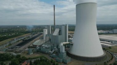 Duisburg, Kuzey Ren Vestfalya 'da bulunan sert kömürle çalışan Walsum Birim 10' un hava görüntüsü. Elektrik santralinin 750 Megawatt kapasitesi, elektrik, bölgesel ısıtma ve sanayi için buhar işleme kapasitesi vardır..