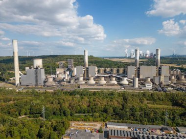 Kullanımdan kaldırılmış Lignite enerji santrali, Grevenbroich. Almanya 'nın en büyük kömür santrallerinden biriydi ve 2400 Megawatt' a kadar kurulu kapasiteye sahip 16 adet elektrik santrali vardı..