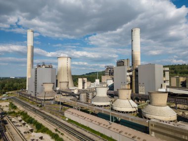 Kullanımdan kaldırılmış Lignite enerji santrali, Grevenbroich. Almanya 'nın en büyük kömür santrallerinden biriydi ve 2400 Megawatt' a kadar kurulu kapasiteye sahip 16 adet elektrik santrali vardı..
