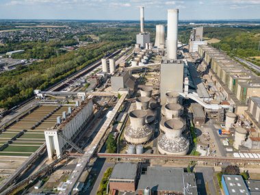 Kullanımdan kaldırılmış Lignite enerji santrali, Grevenbroich. Almanya 'nın en büyük kömür santrallerinden biriydi ve 2400 Megawatt' a kadar kurulu kapasiteye sahip 16 adet elektrik santrali vardı..