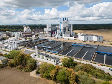 EGK Krefeld, Krefeld kenti için atık ve kanalizasyon atıklarından elektrik ve bölge ısıtma üreten bir atık yakma tesisi ve kanalizasyon arıtma tesisidir..