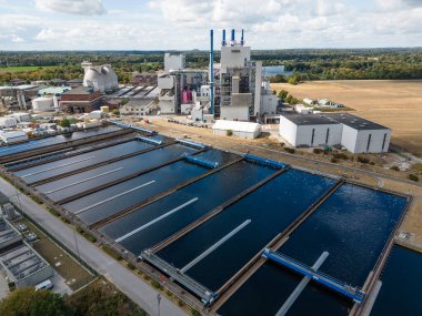 EGK Krefeld, Krefeld kenti için atık ve kanalizasyon atıklarından elektrik ve bölge ısıtma üreten bir atık yakma tesisi ve kanalizasyon arıtma tesisidir..