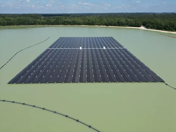 Größter Schwimmender Solarpark Deutschlands 800 Sonnenkollektoren Sind Deutschlands Größter Schwimmender — Stockfoto