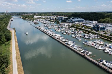 Bergkamen marinası Kuzey Ren-Vestfalya 'daki en büyük yat limanıdır. Yat limanı eski bir kömür madeninin yükleme limanı üzerine inşa edildi..