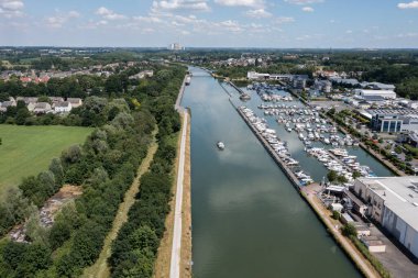 Bergkamen marinası Kuzey Ren-Vestfalya 'daki en büyük yat limanıdır. Yat limanı eski bir kömür madeninin yükleme limanı üzerine inşa edildi..