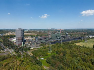 Bottrop bölgesindeki ArcelorMittal 'ın kokain fabrikası toplam 146 fırına sahip üç bataryadan oluşuyor ve yaklaşık iki milyon ton kokain üretimi için tasarlanıyor..