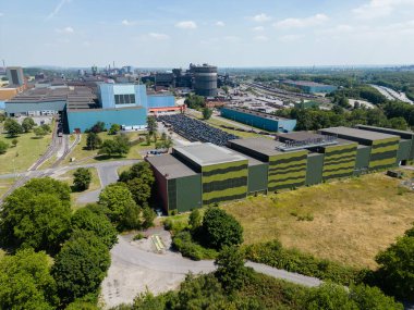 ThyssenKrupp Çelik Fabrikası 'nda Hot Strip Mill ve Rolling Mill. Şirketin temel işi çelik üretimi ve yassı karbon çelik ürünlerinin imalatının yanı sıra çelikle ilgili hizmetler sunulmasıdır..