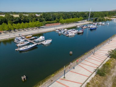Gelsenkirchen kentindeki Stoelting marinası 2018 yılında açıldı. Liman tesisi 60 normal ve 15 misafir yatı için yer sunuyor..