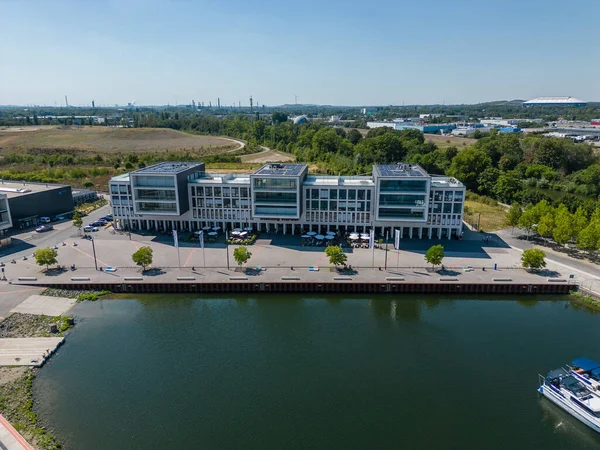Gelsenkirchen kentindeki Stoelting marinası 2018 yılında açıldı. Liman tesisi 60 normal ve 15 misafir yatı için yer sunuyor..