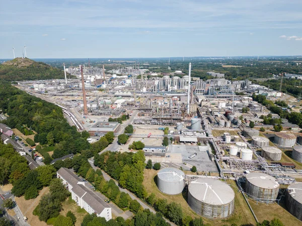 SABIC Kimyasal Kompleksi (Suudi Temel Sanayi Şirketi), Gelsenkirchen, Kuzey Ren-Vestfalya kentindeki kimyasal, gübre ve plastik üreticilerinin önde gelen şirketlerinden biridir.