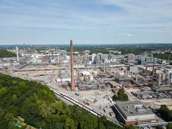 SABIC Kimyasal Kompleksi (Suudi Temel Sanayi Şirketi), Gelsenkirchen, Kuzey Ren-Vestfalya kentindeki kimyasal, gübre ve plastik üreticilerinin önde gelen şirketlerinden biridir.