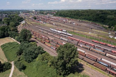 Kuzey Ren-Vestfalya 'nın Oberhausen kentindeki marshalling tersanesi ve yolcu istasyonu Almanya' da türünün en büyük tesislerinden biridir. Tesisin günde yaklaşık 3000 vagon kapasitesi var..