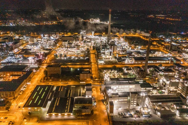 Kuzey Ren Westphalia, Krefeld 'deki CHEMPARK, Currenta tarafından işletilen üç endüstriyel parktan biridir. Sitede polikarbonat poliyamitler ve inorganik pigmentler üretiliyor..
