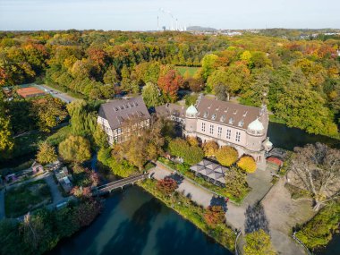 Wittringen Şatosu, Kuzey Ren-Vestfalya 'nın Gladbeck şehrinde demirli bir kaledir. Kökleri 13. yüzyıla dayanıyor..