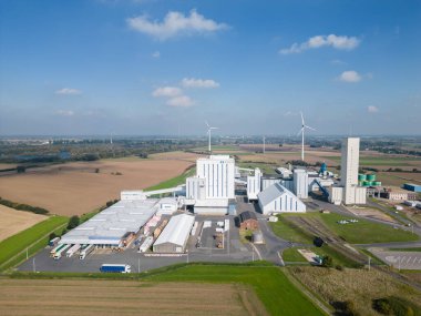 Rheinberg / North Rhine Westphalia 'da tuz madeni. Avrupa 'daki en büyük tuz madeni. Kaya tuzu 700-900 metre derinlikten çıkarılır. Hem kaya tuzu hem de vakum tuzu Avrupa pazarında mayınlanır ve kullanılır..