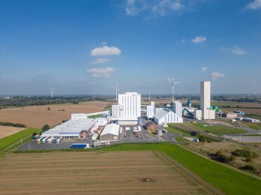 Rheinberg / North Rhine Westphalia 'da tuz madeni. Avrupa 'daki en büyük tuz madeni. Kaya tuzu 700-900 metre derinlikten çıkarılır. Hem kaya tuzu hem de vakum tuzu Avrupa pazarında mayınlanır ve kullanılır..