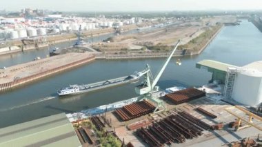 Duisburg Limanı 'nda yeni konteyner terminali inşaatı