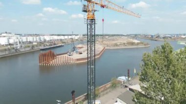 Duisburg Limanı 'nda yeni konteyner terminali inşaatı