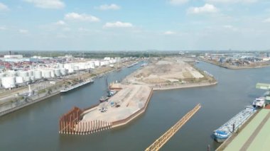 Duisburg Limanı 'nda yeni konteyner terminali inşaatı