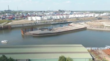 Duisburg Limanı 'nda yeni konteyner terminali inşaatı
