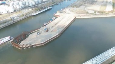 Duisburg Limanı 'nda yeni konteyner terminali inşaatı