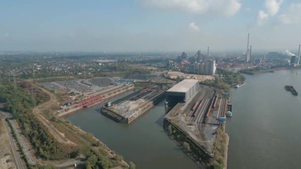 北ライン ヴェストファーレン州デュイスブルクの石炭港 — ストック動画