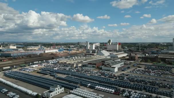 Auto Terminal Een Haven Aan Rijn Voertuigen Worden Opgeslagen Geladen — Stockvideo