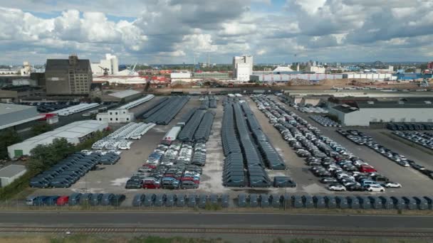 Terminal Automóveis Num Porto Reno Veículos São Armazenados Carregados Descarregados — Vídeo de Stock