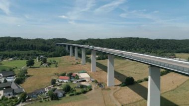 Kuzey Ren-Vestfalya 'daki Mintard Köprüsü (Ruhrtalbrcke) 1830 metredeki en uzun çelik yol köprüsü. Köprü yıkılacak ve tamamen yeniden inşa edilecek. İnşaatın 2024 yılında başlaması bekleniyor..