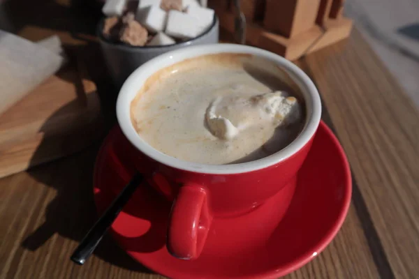 Red Mug Coffee Glanced Saucer Table — Stock Photo, Image